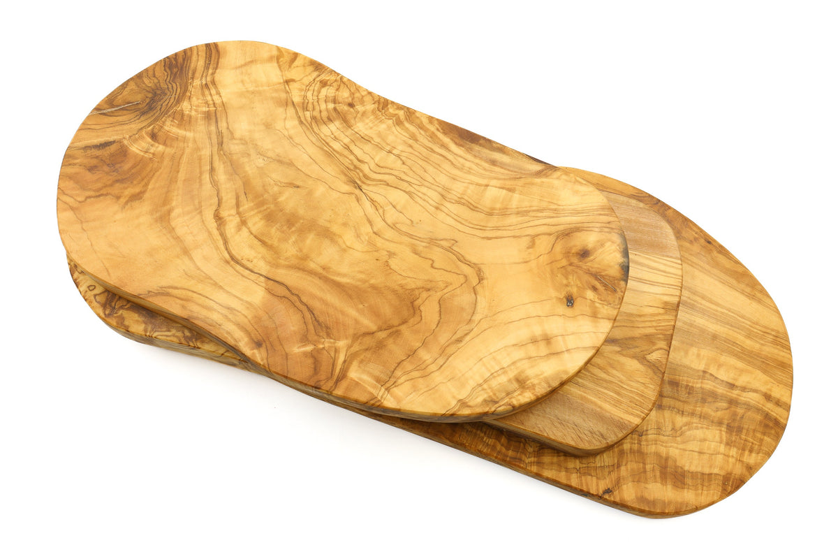 Tagliere rustico irregolare in legno d'ulivo